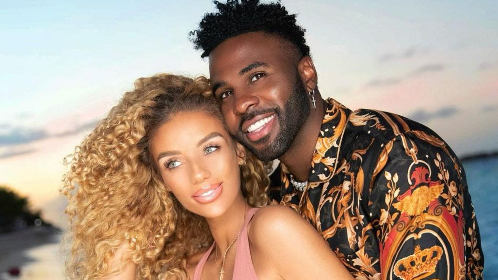 Jason Derulo y su pareja Jena Frumes