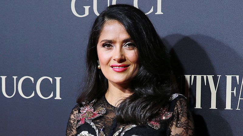 Salma Hayek duerme con su marido o con su búho, y no es una broma