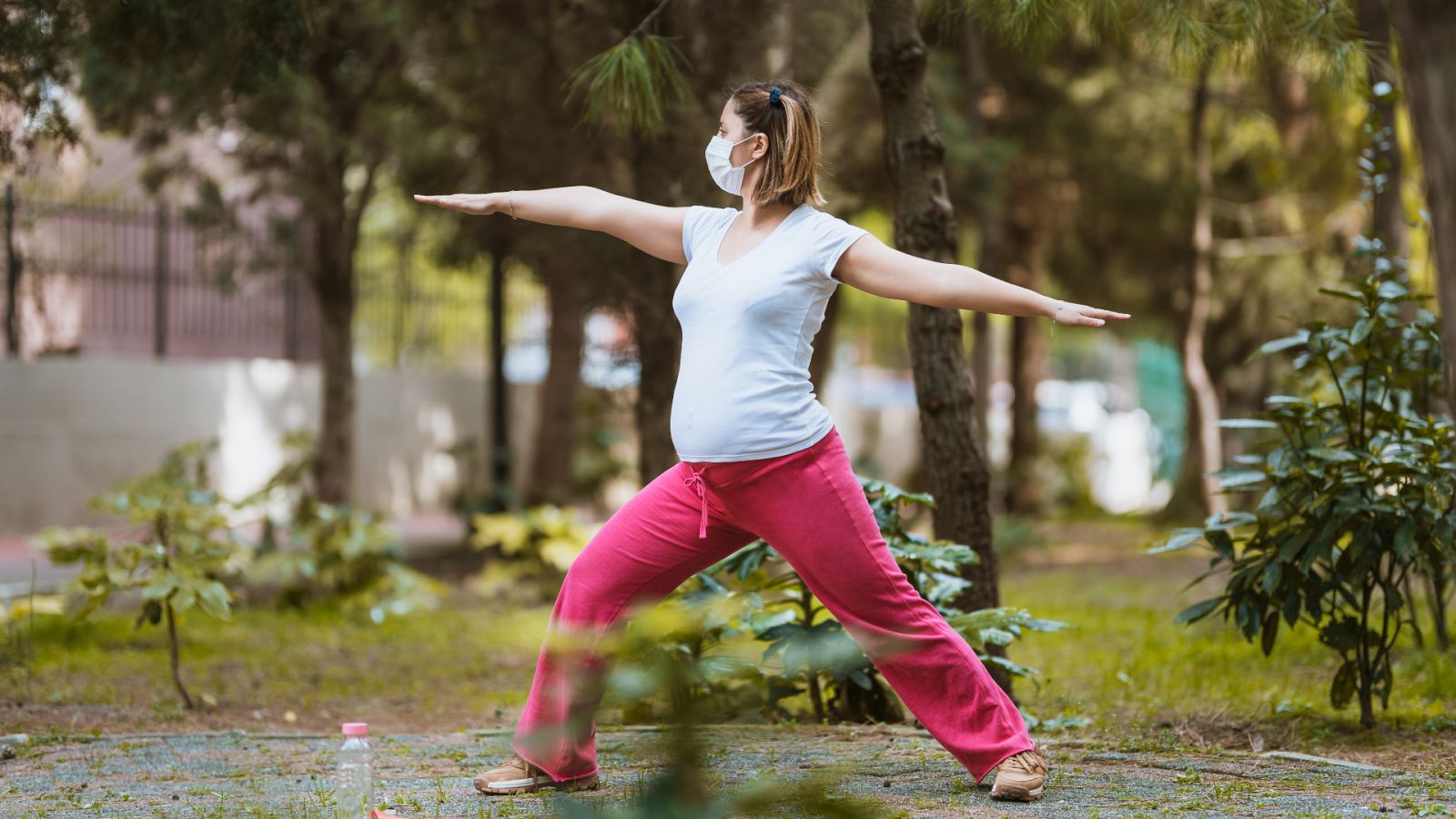 Embarazada haciendo ejercicio