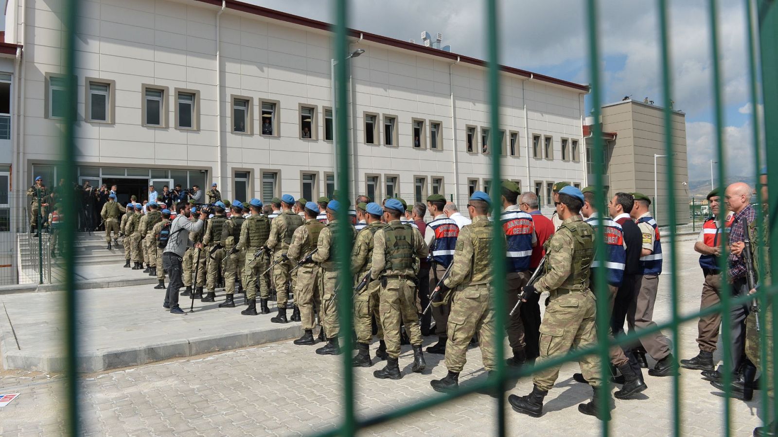 Turquía condena a cadena perpetua a decenas de exmilitares por el intento de golpe de Estado de 2016