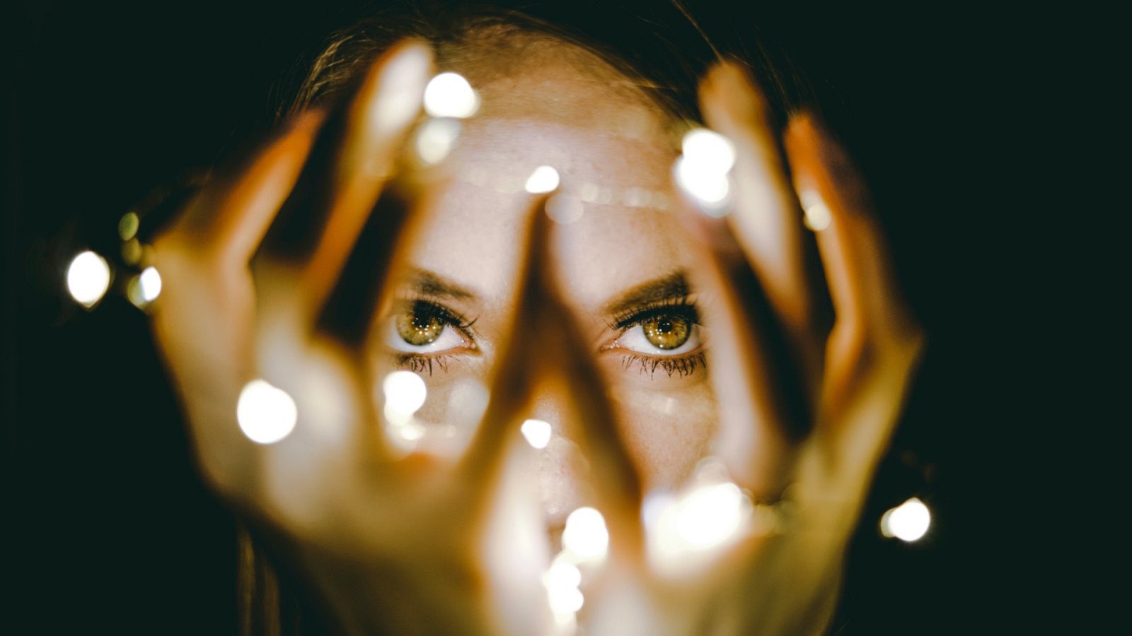 Tracy Wolff, autora de la saga 'Crave': "Las mujeres que me lean van a comprobar que pueden ser lo que quieran y llegar hasta donde se lo propongan"