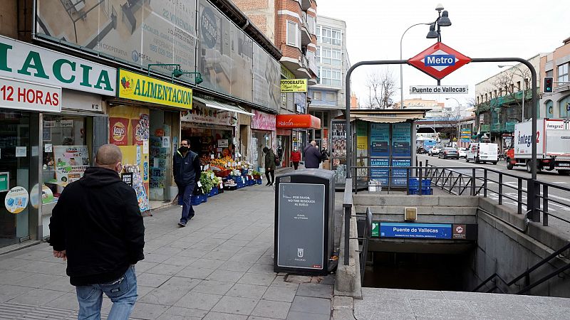 Rentas bajas, fuerte identidad obrera y apoyo a la izquierda en Vallecas: "Libertad es tener igualdad de oportunidades" 