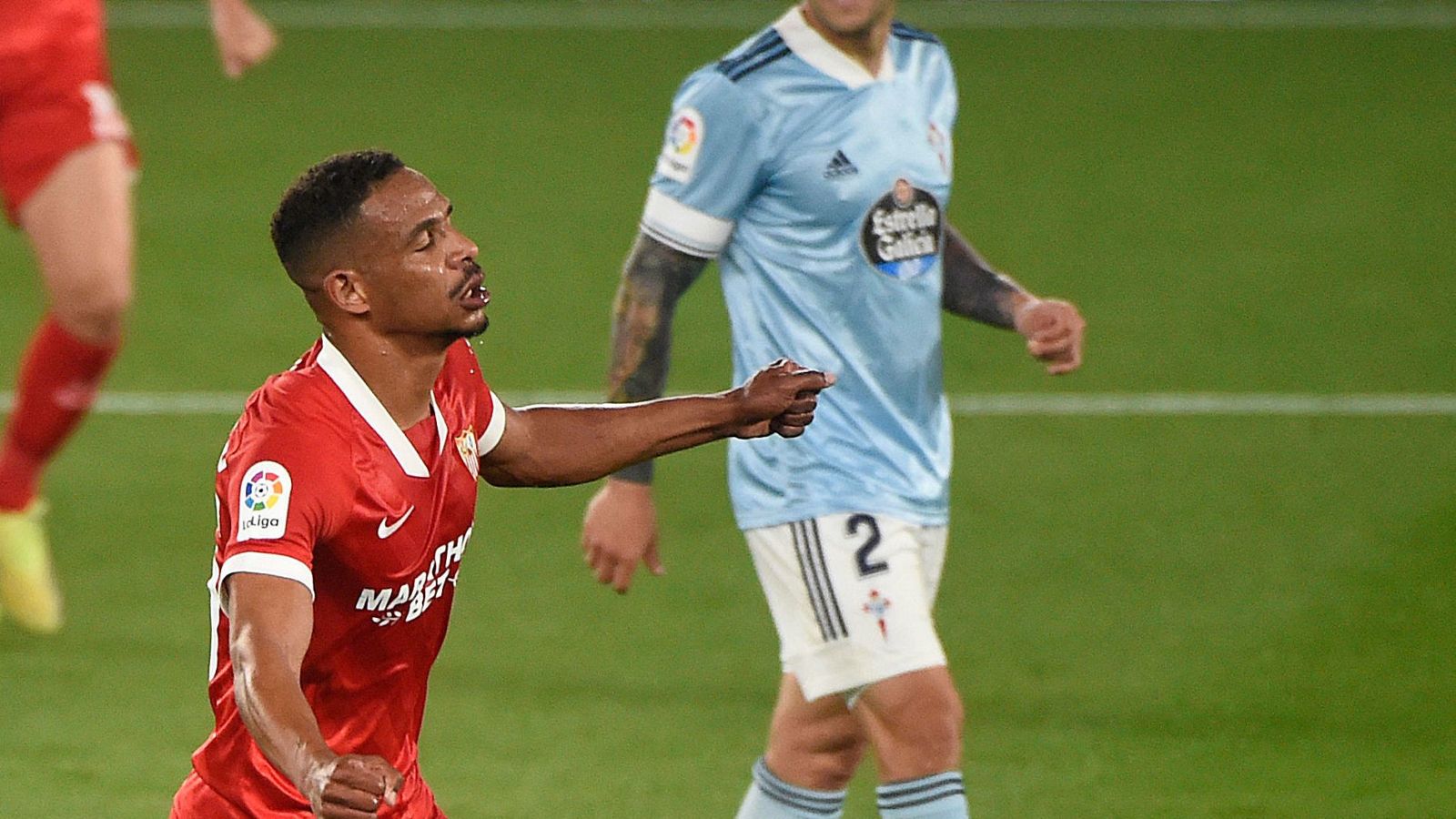 Fernando celebra un gol del Sevilla en Vigo
