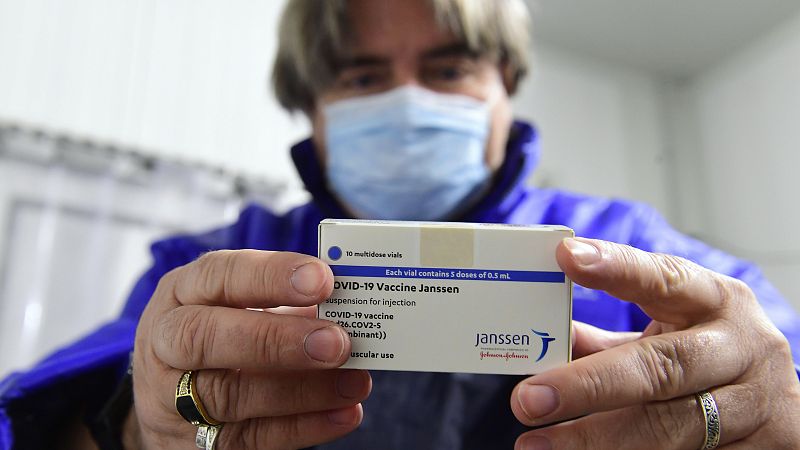 EE.UU. pausará la vacunación con Janssen tras detectar seis casos de trombosis en siete millones de inoculados
