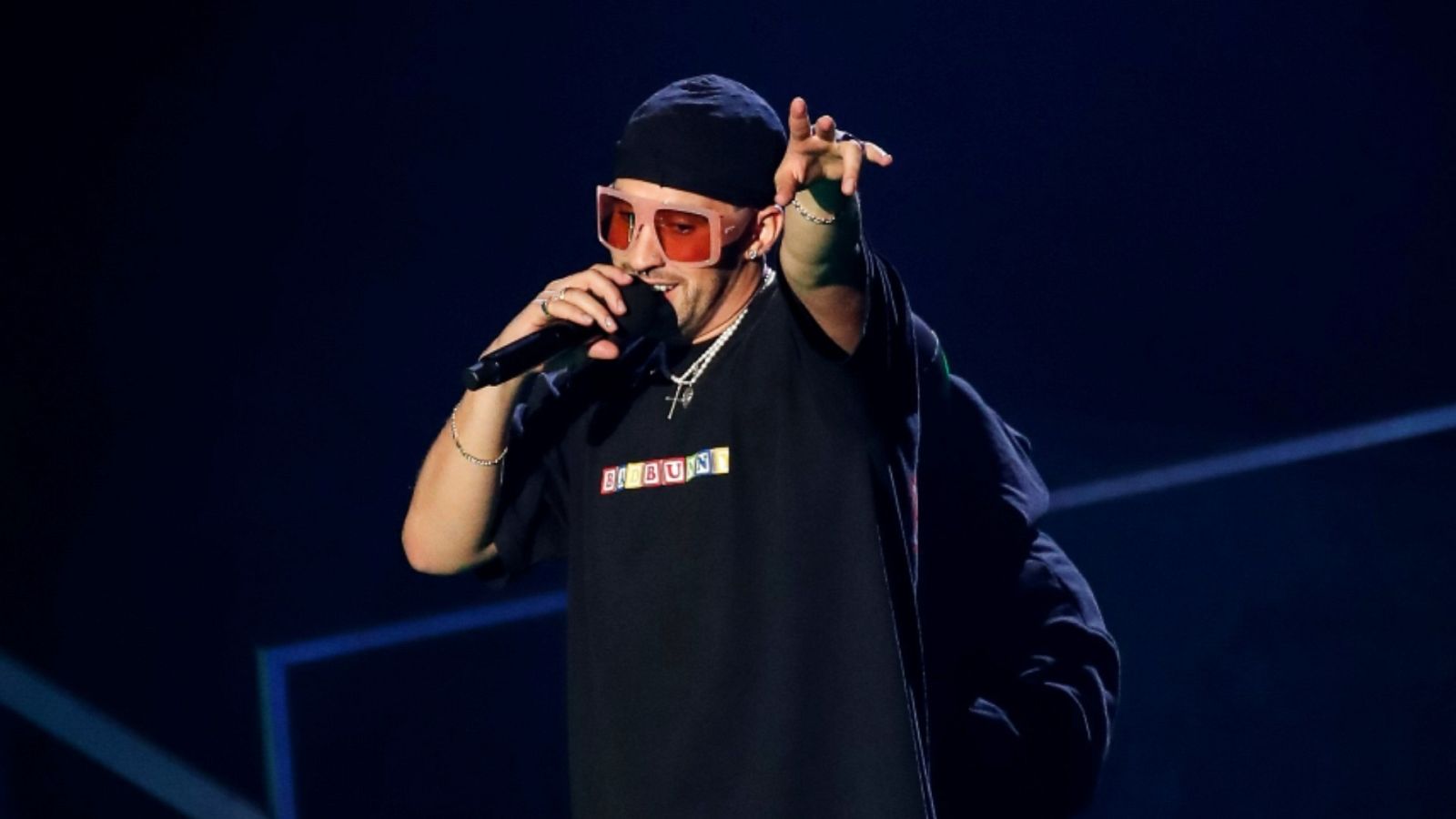 Bad Bunny arrasa y J Balvin se va de vacío en los Latin American Music Awards