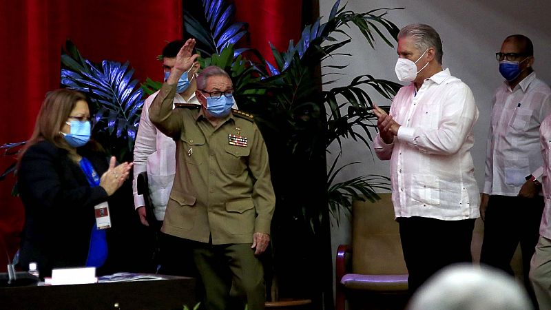 Castro confirma que cede el liderazgo del Partido Comunista de Cuba a una nueva generación 