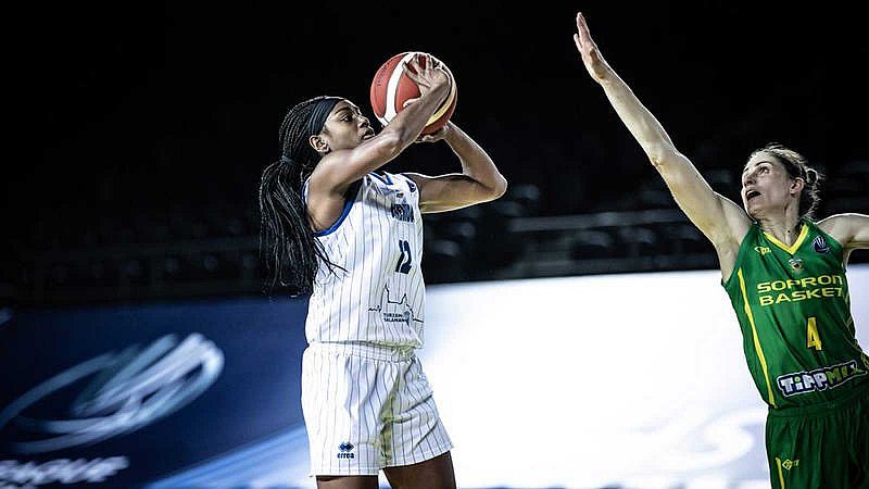 Hayes lidera a Avenida hacia la final de la Euroliga