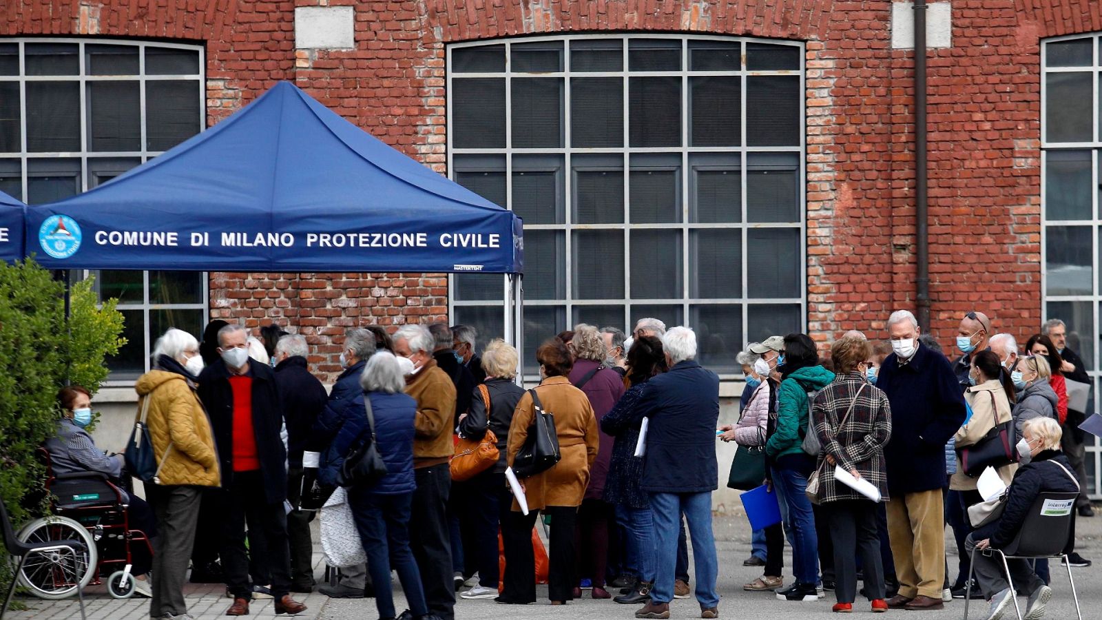 Centro de vacunación en Milán