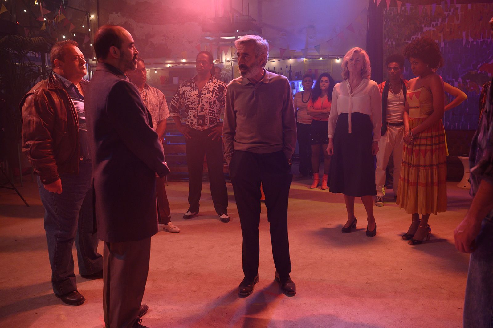 Antonio y Mercedes asisten a un incidente en la clase de baile