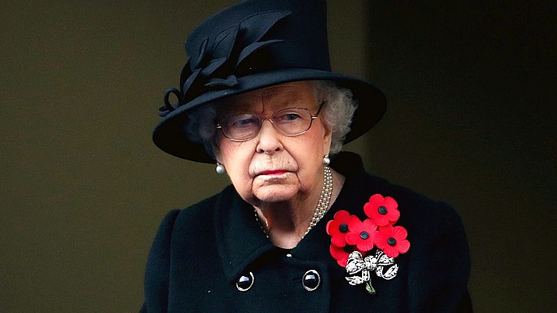 Isabel II celebra su primer cumpleaños como viuda, triste y de luto