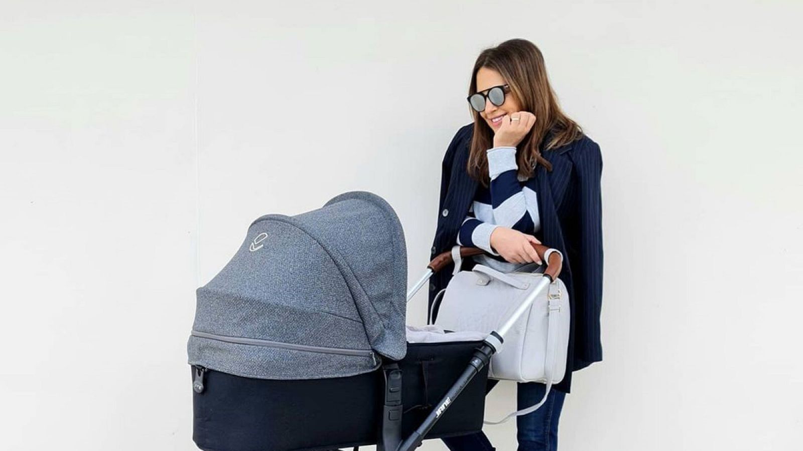 Paula Echevarría da el primer paseo con Miki, y está así de ideal