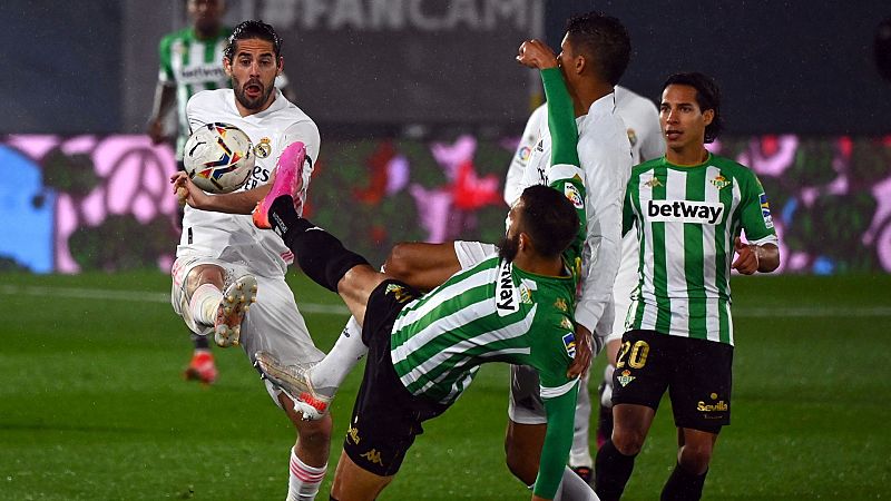 El Betis frena al Madrid y le complica la lucha por la Liga