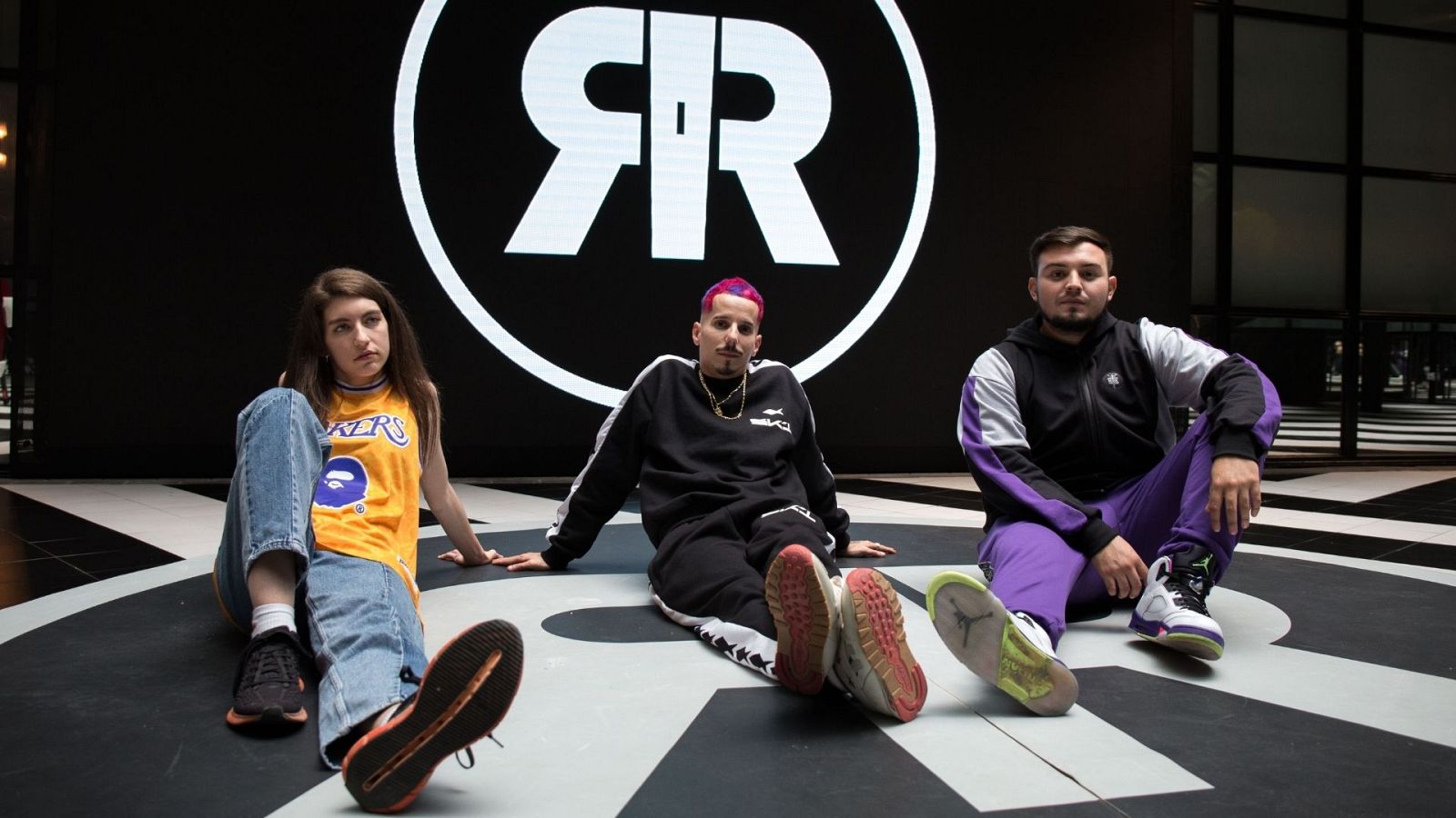 Sara Socas, Skone y Rapder en el primer episodio de 'Réplica Internacional 2'