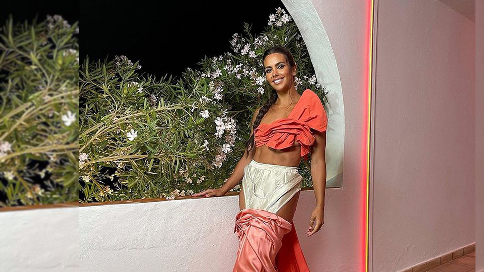 Cristina Pedroche recibe la primavera y el buen tiempo con este vestido de Guillermo Décimo