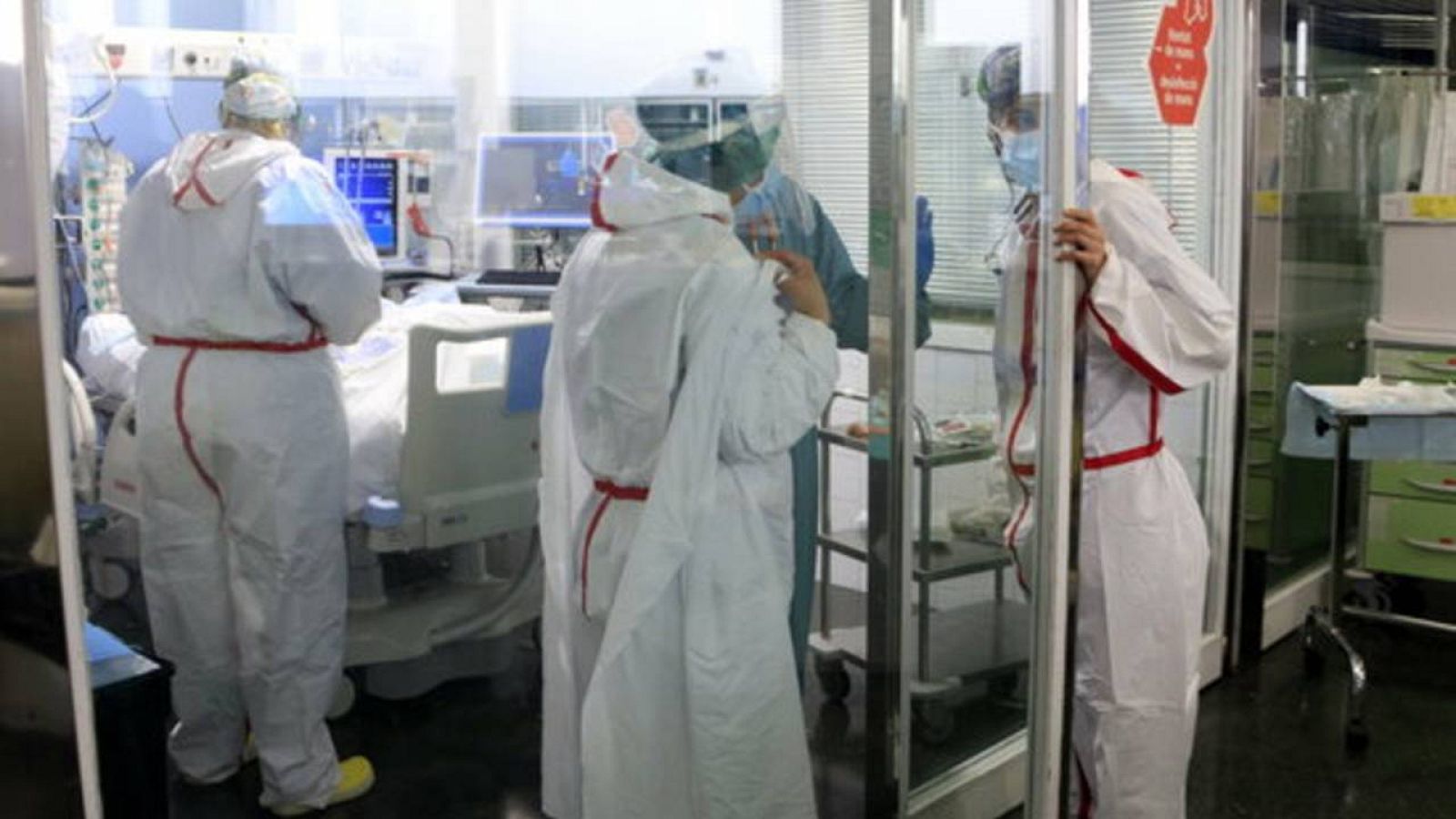 L'edat mitjana dels ingressats per covid baixa a la franja de 50-60 anys