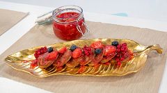 Tortitas integrales de plátano con sirope de frutos rojos