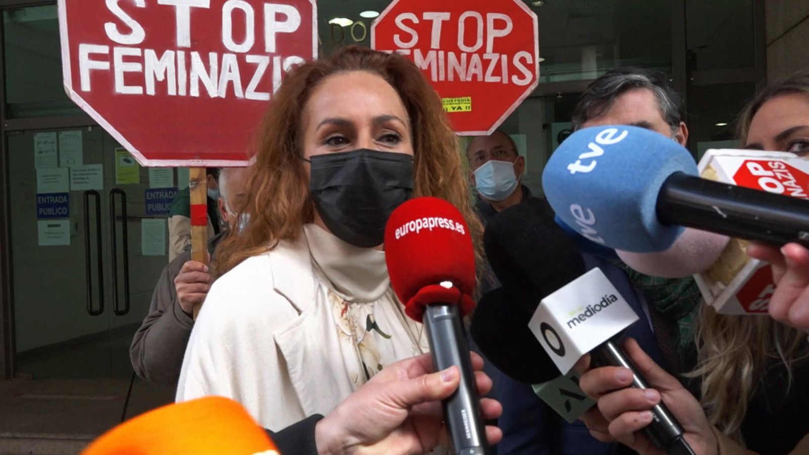 Rocío Carrasco, increpada a la salida del juzgado de Alcobendas