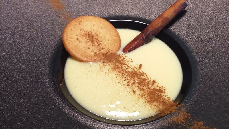 Receta de natillas caseras con su galleta y todo. ¡Un postre delicioso!