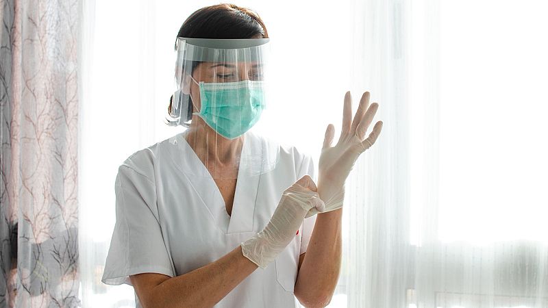 Las enfermeras alertan de los "daños psicológicos" que sufren por la COVID: "Vivíamos lo que ocurría en directo"