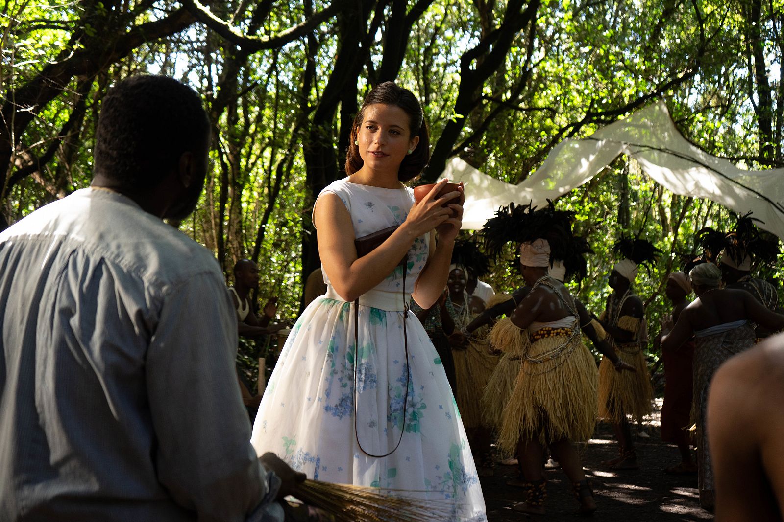 Dos Vidas: Carmen durante la fiesta Fang