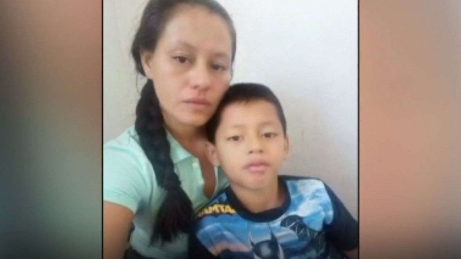 Meylin Obregón junto a su hijo Wilton antes de emigrar a EE.UU.