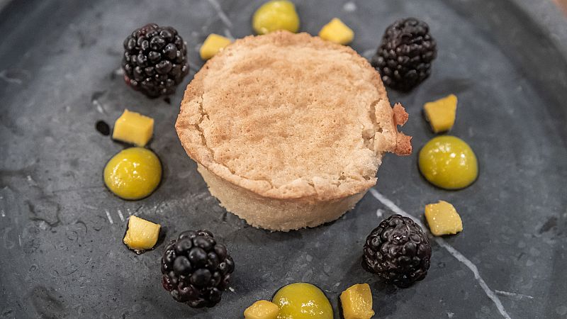 Receta de bizcocho y coulis de mango, de Meri