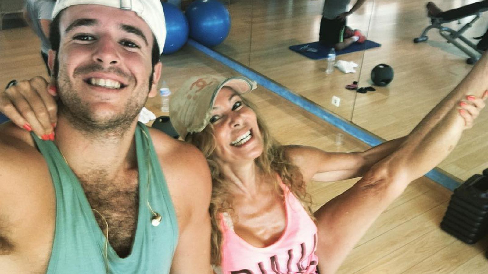 Aless Lequio en el gimnasio con su madre Ana Obregón