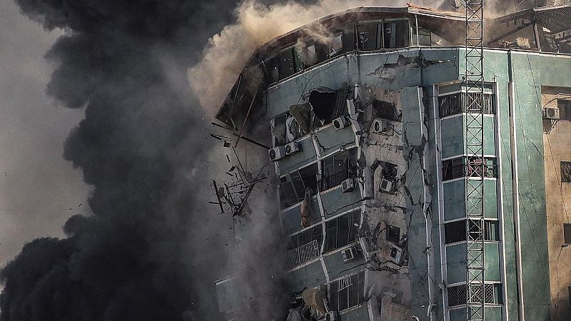 Israel intensifica sus ataques y destruye la sede de varios medios internacionales en Gaza