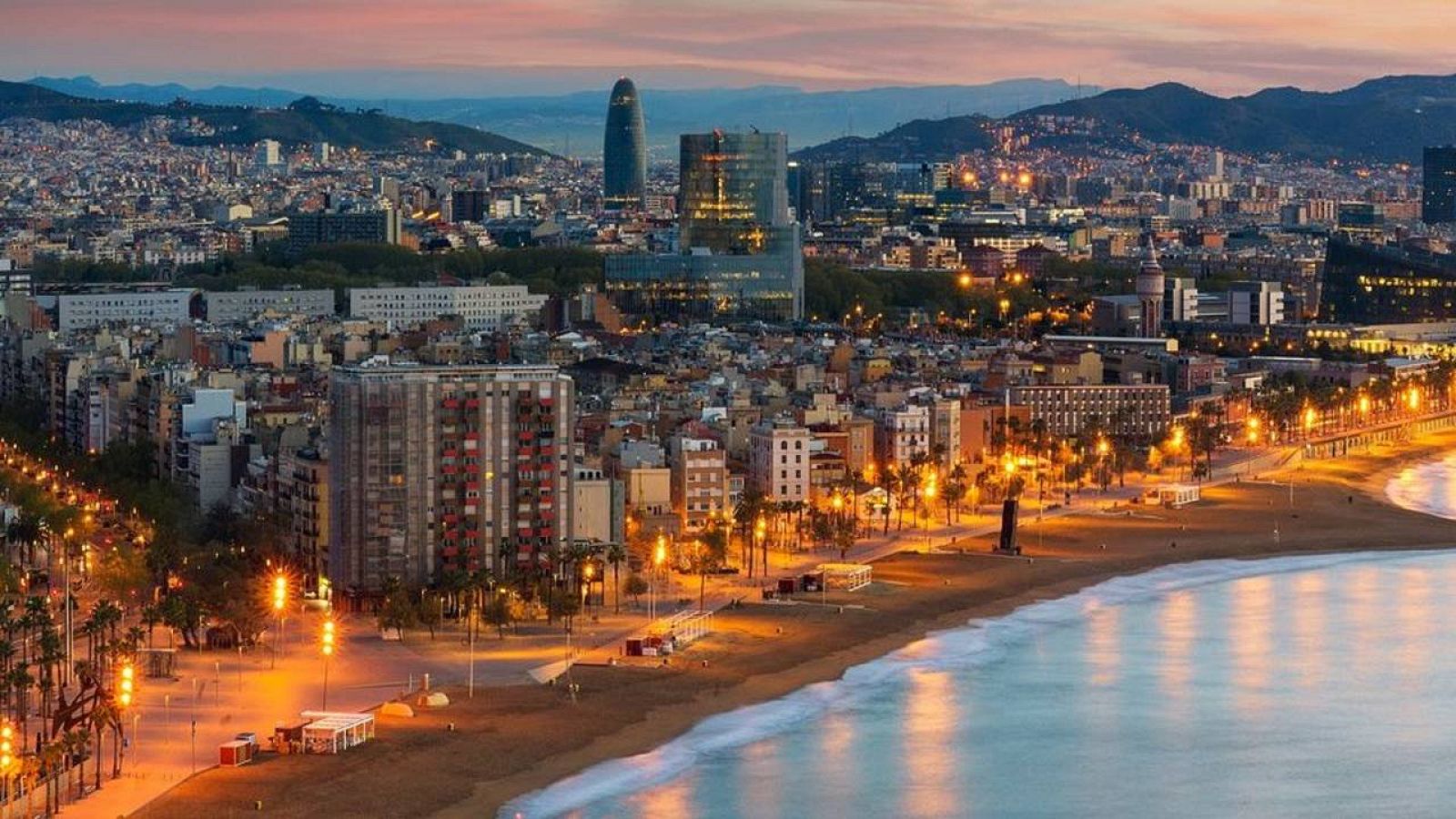 Primera campanya de promoció per al públic nacional i internacional