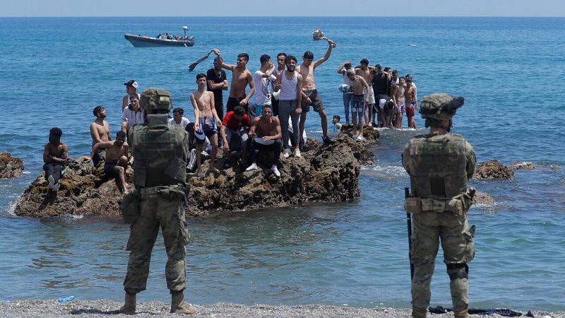 Ceuta vive la mayor llegada de migrantes en un día de la historia de España