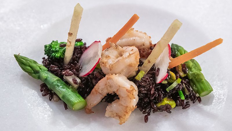 Receta "Las Olsen en el SHA" de arroz negro, verduras y calamar de Alicia