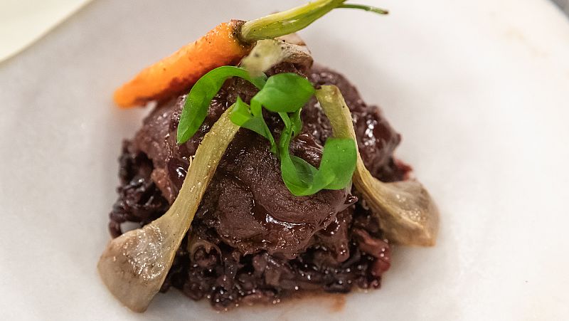 Receta "Caballito ganador" de potro con arroz negro, de Ofelia