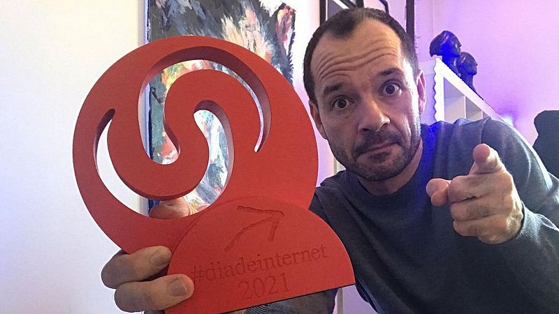 Ángel Martín se lleva el Premio Internet y demuestra que sigue siendo un referente digital 