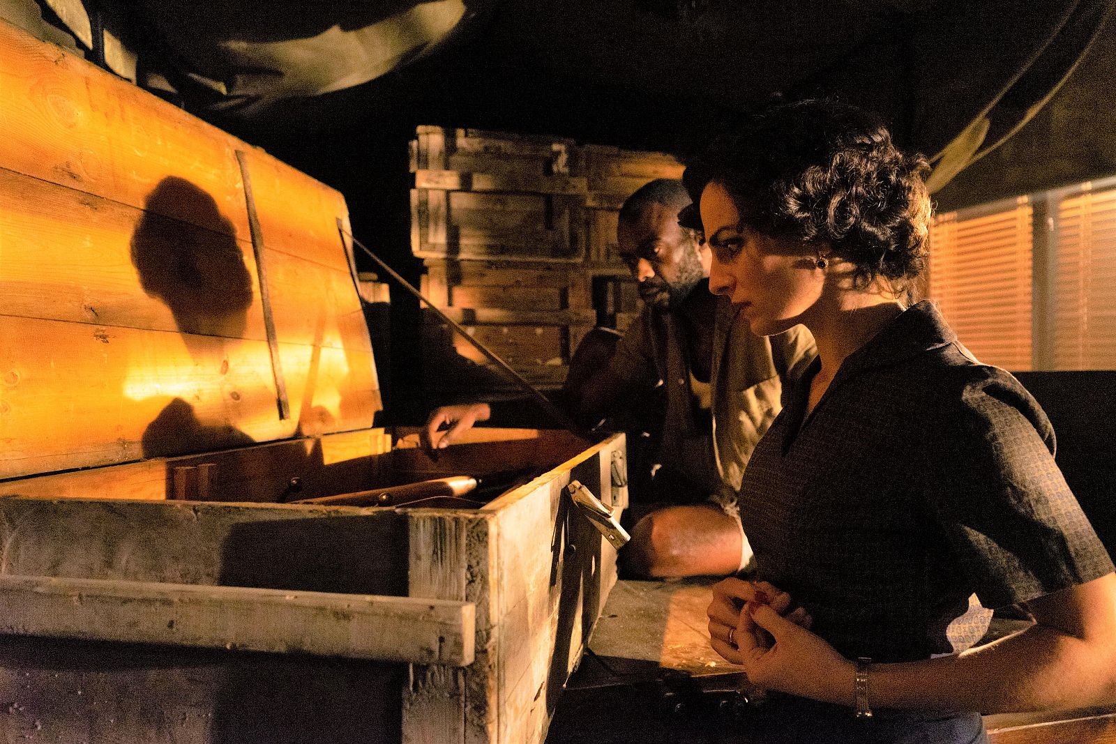 Dos Vidas: Patricia encuentra armas en los camiones de la fábrica