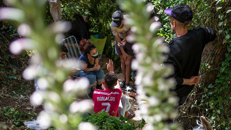 Escondidos en el monte de Ceuta para evitar las devoluciones: "Dile a mamá que me quedo aquí"
