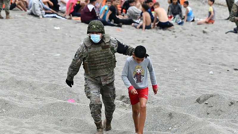 El Gobierno acuerda con las comunidades la acogida de 200 menores migrantes procedentes de Ceuta
