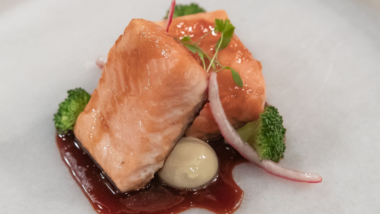 Salmón con esferificaciones de José