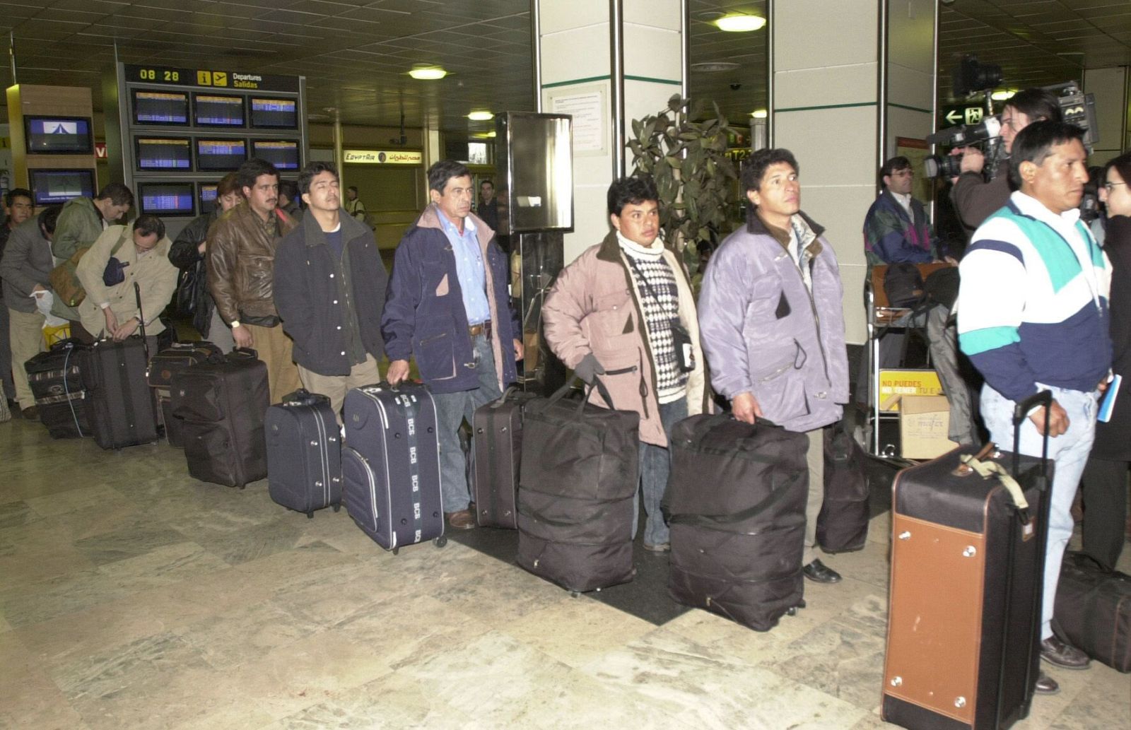 Inmigrantes ecuatorianos vuelven a su país