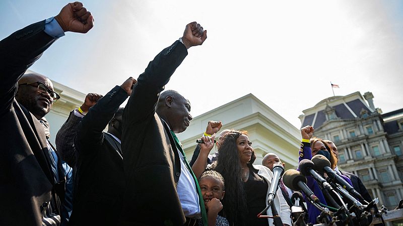 Biden recibe a la familia de George Floyd en la Casa Blanca