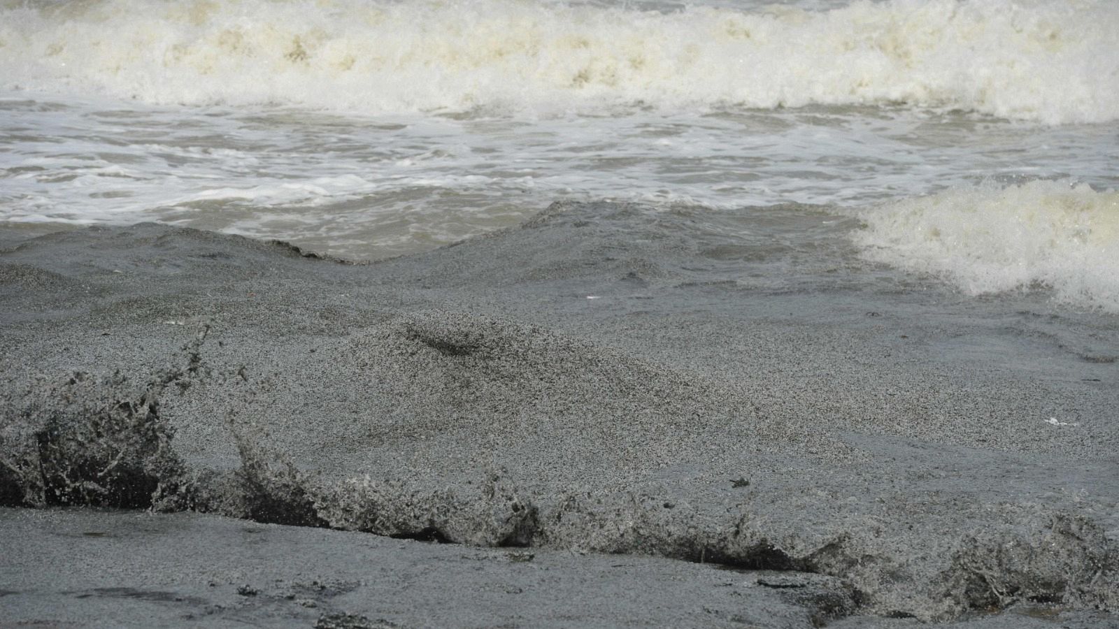 El barco ha naufragado con 160 personas a bordo