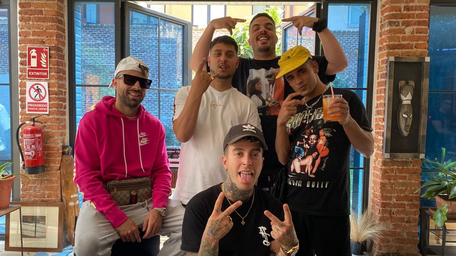 Los raperos Israel B, Dollar, Foyone y Fernando Costa, junto al productor, Kvinz