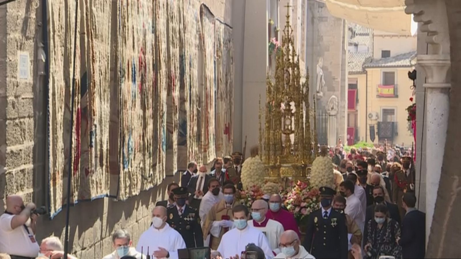 La Custodia de Arfe sale de la catedral de Toledo