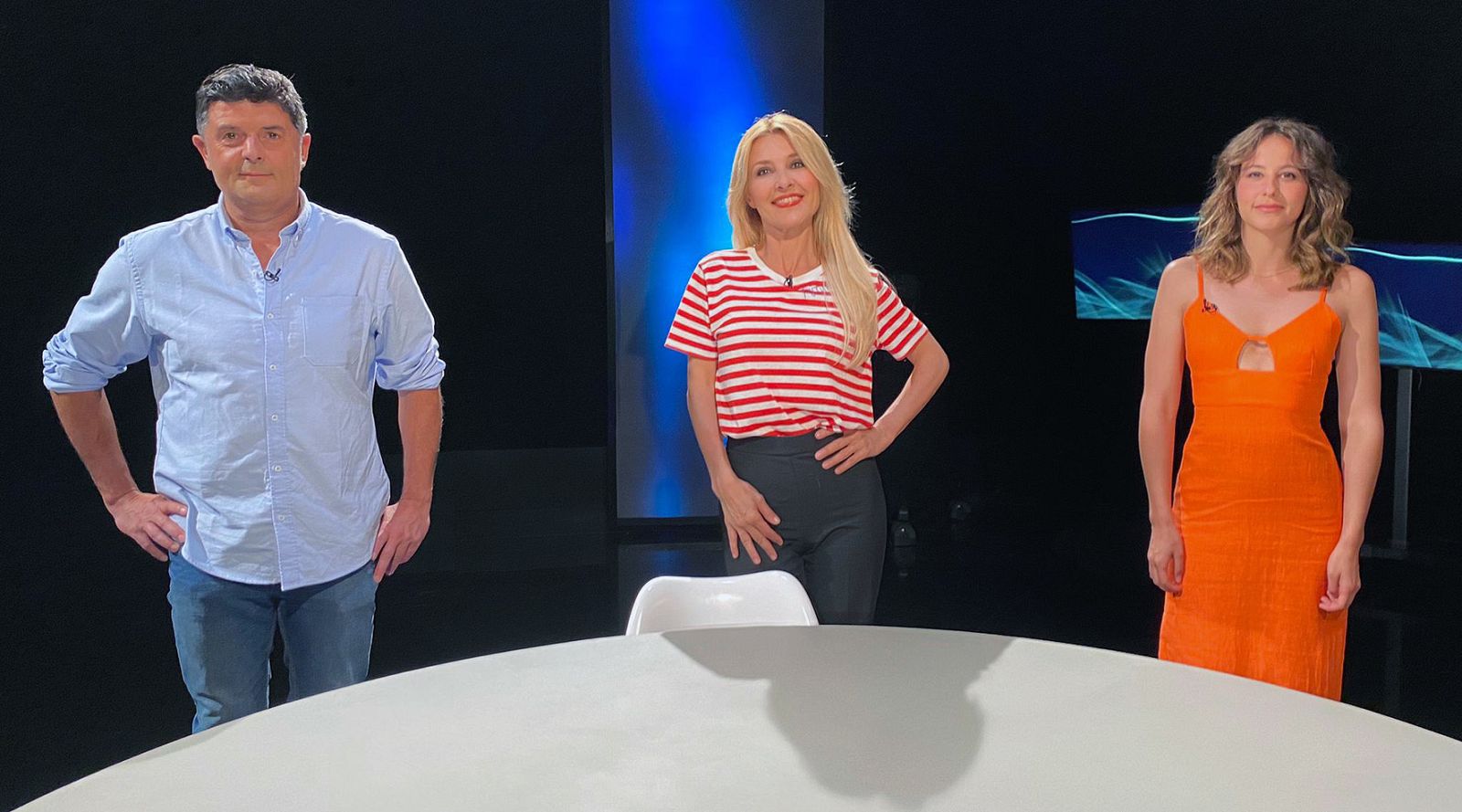 Samu Fuentes, Cayetana Guillén Cuervo e Irene Escolar en 'Versión española'