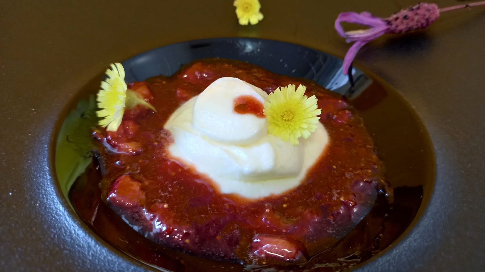 Receta de fresones con nata y queso