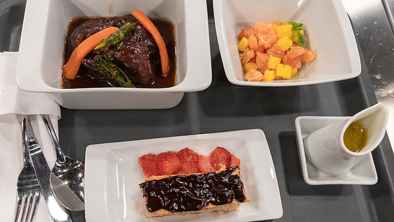 Men� de Fran con salm�n marinado, carrilleras y bizcocho