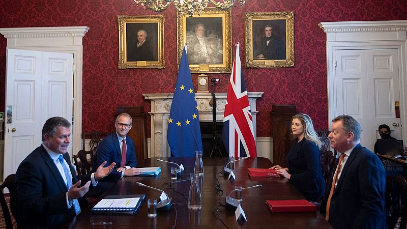 La 'guerra de las salchichas': la UE advierte a Reino Unido de que no renegociará el protocolo norirlandés