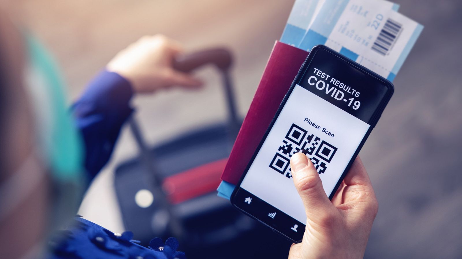 Datos, usos y riesgos de los pasaportes COVID