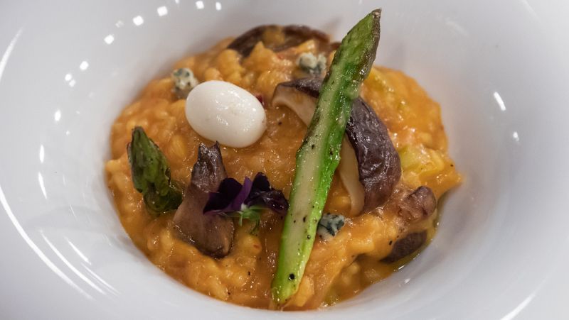 Receta de Risotto tomatito con esprragos y championes de Toni