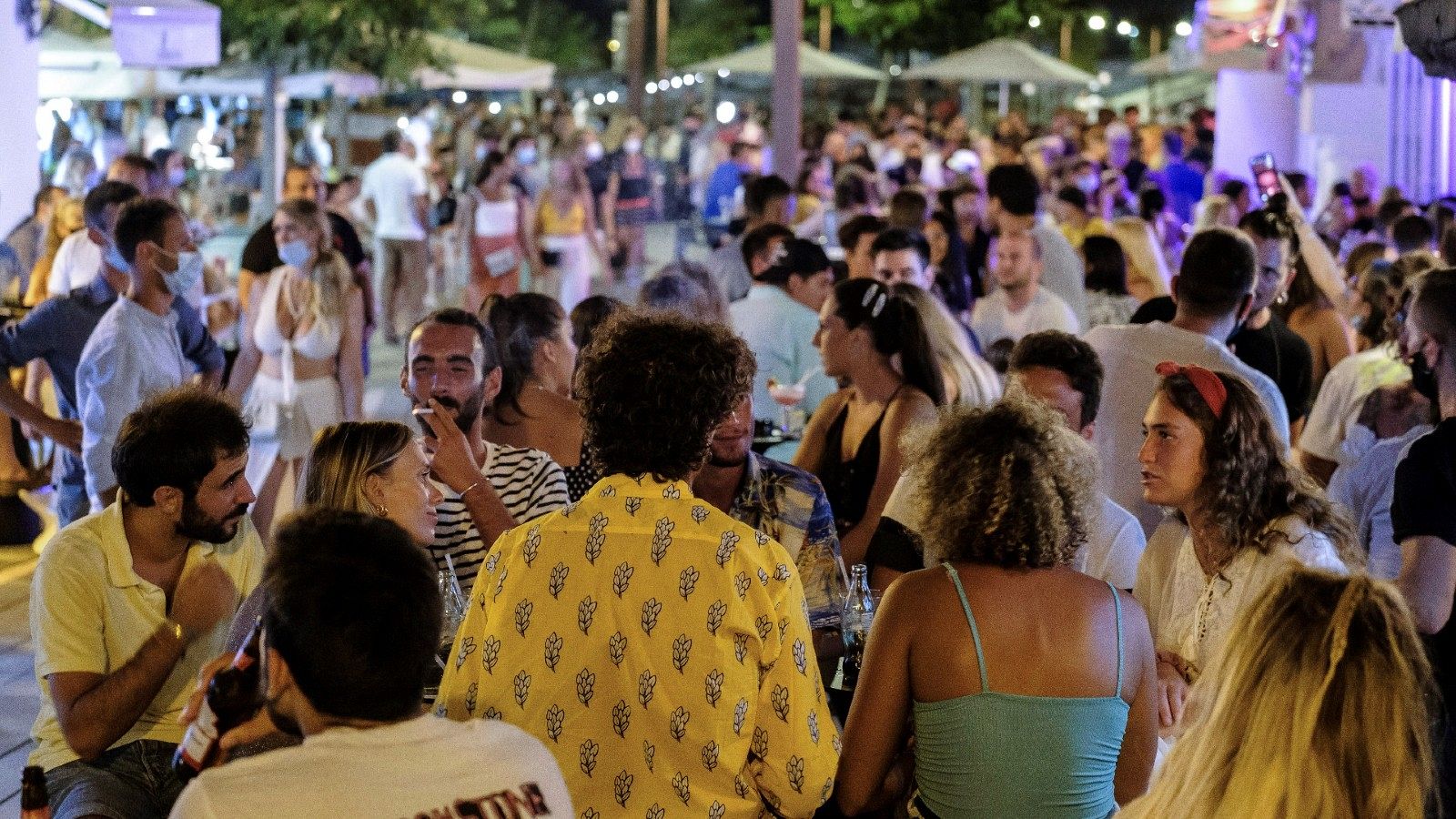 Ambiente el pasado agosto en un local nocturno del Puerto de Ibiza y el barrio de La Marina.