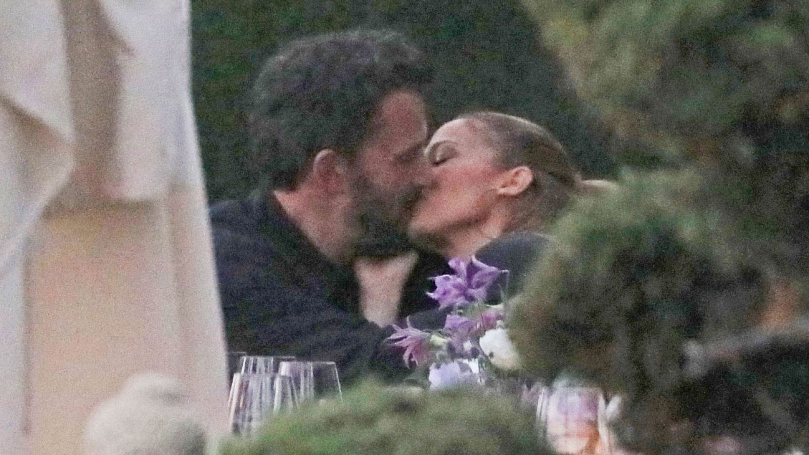 Jennifer López y Ben Affleck se besan por fin